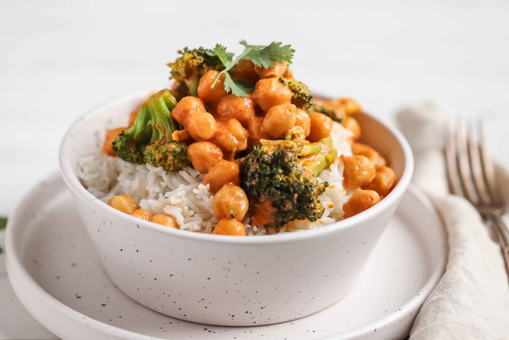 CHICKPEA AND BROCCOLI CURRY