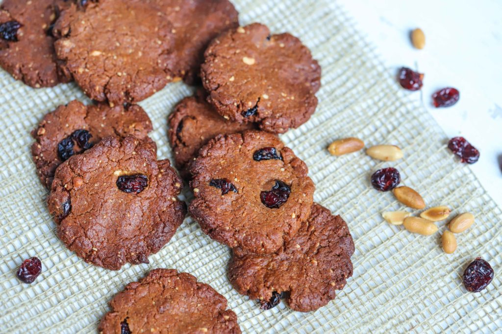 PEANUT BUTTER AND CRANBERRY COOKIES